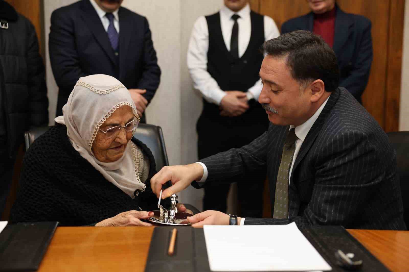 Vali Çiçek’ten afetzede ailelere anahtar teslimi
