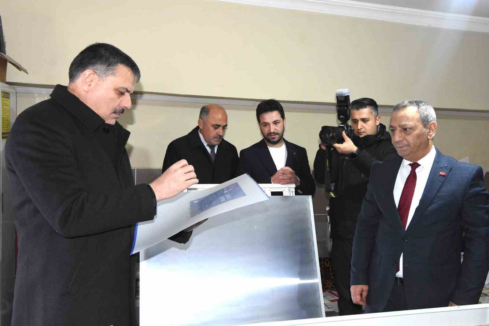 Vali Çiftçi, 42’nci kuruluş yılında Zafer Ofset baskı tesislerini gezdi
