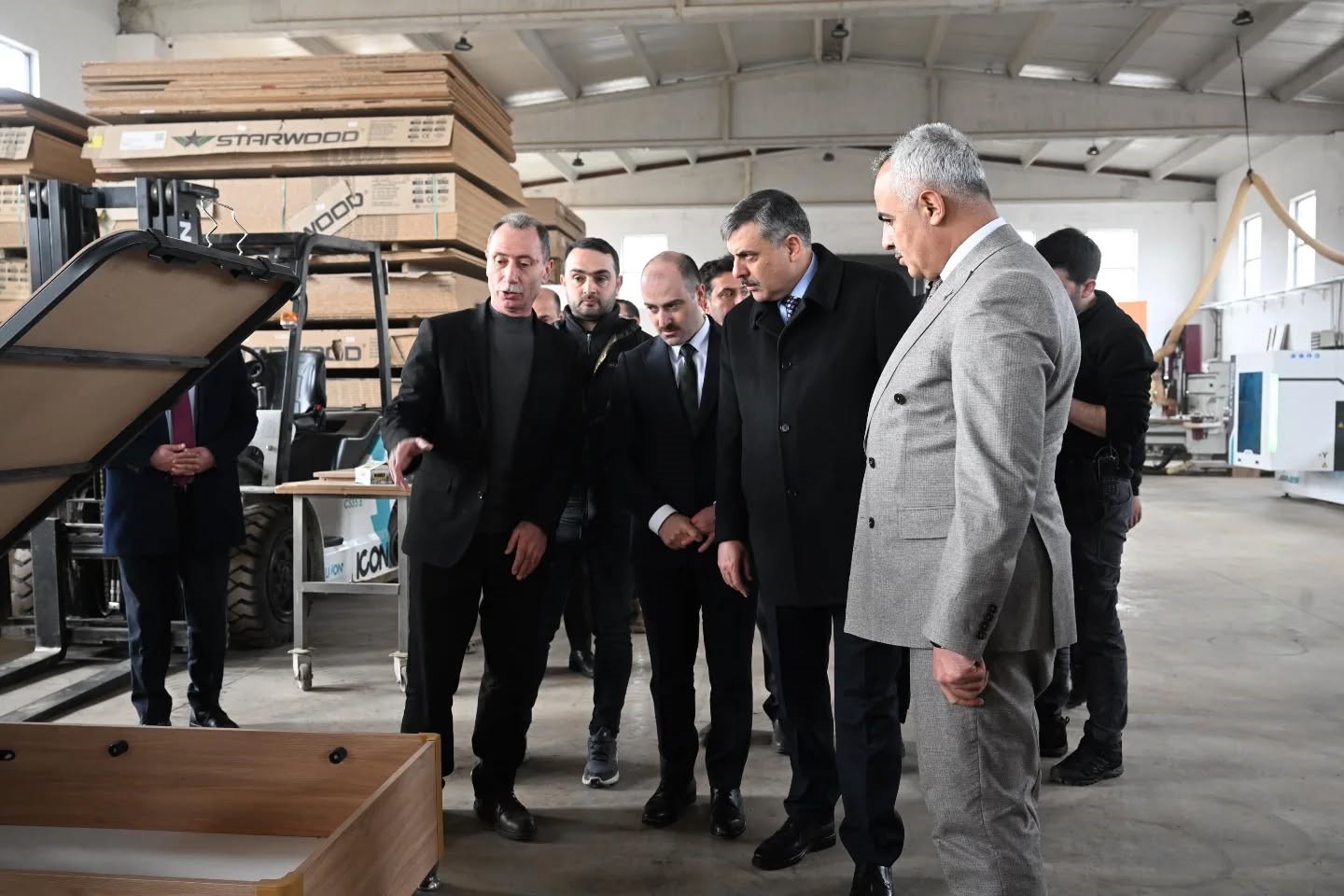 Vali Çiftçi Oltu’da işletmeleri ziyaret etti
