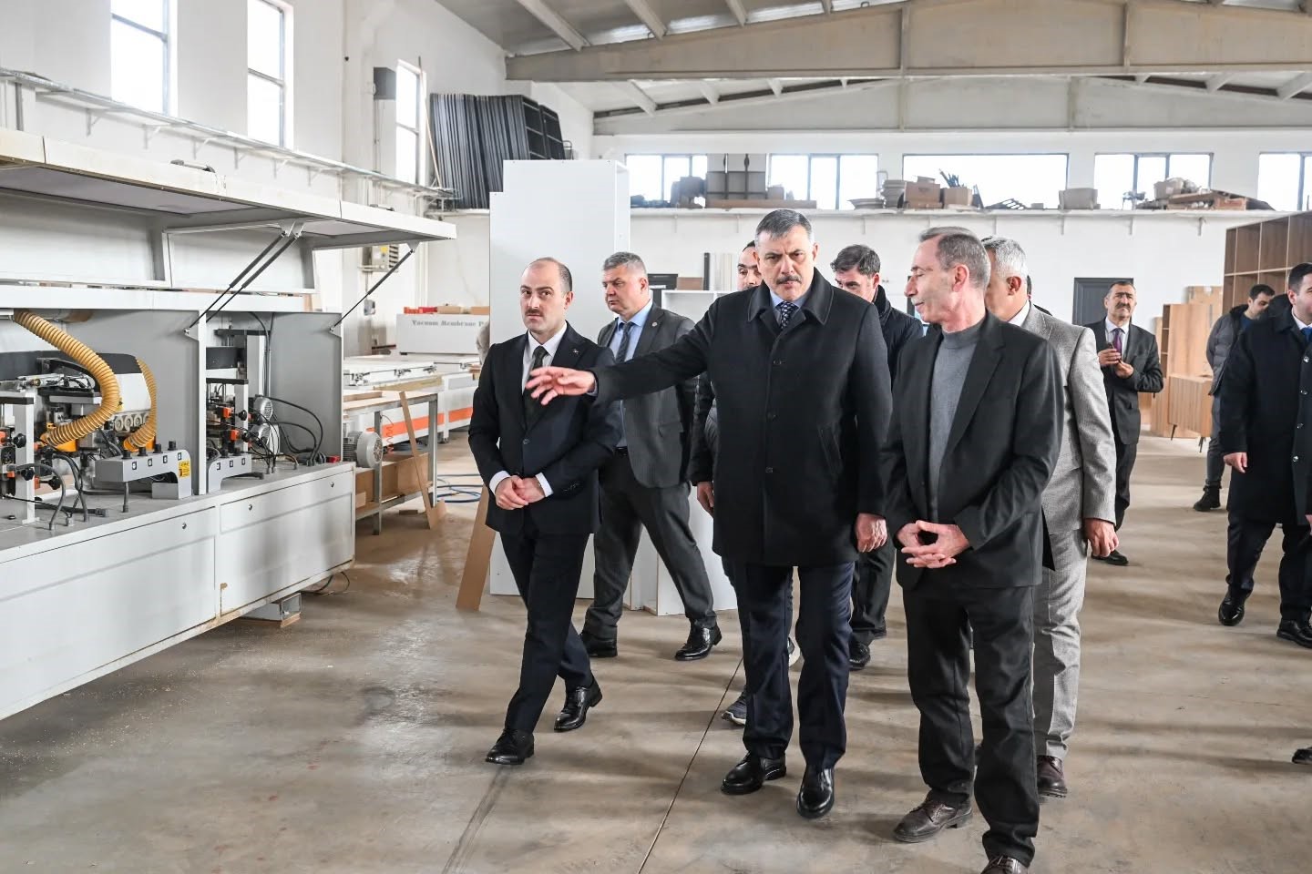 Vali Çiftçi Oltu’da işletmeleri ziyaret etti
