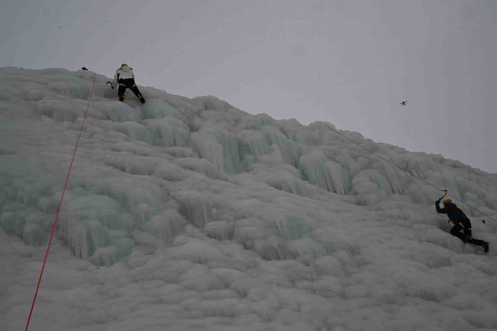 Vali Çiftçi, yapay buz duvarına tırmandı
