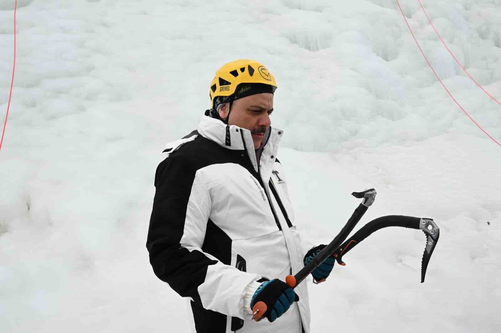 Vali Çiftçi, yapay buz duvarına tırmandı
