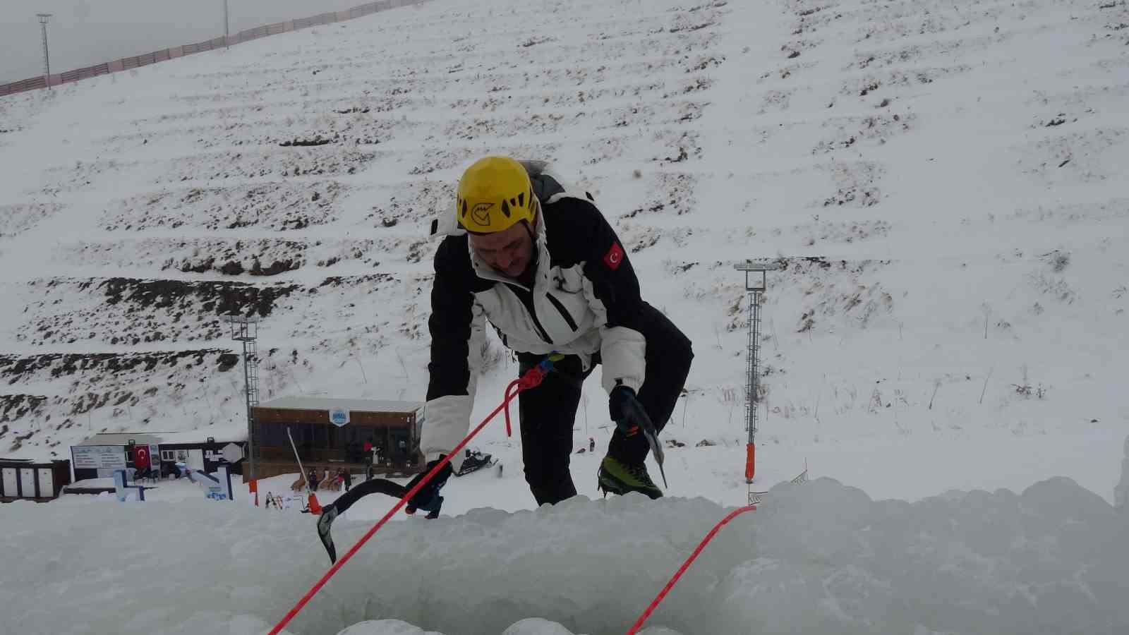 Vali Çiftçi, yapay buz duvarına tırmandı
