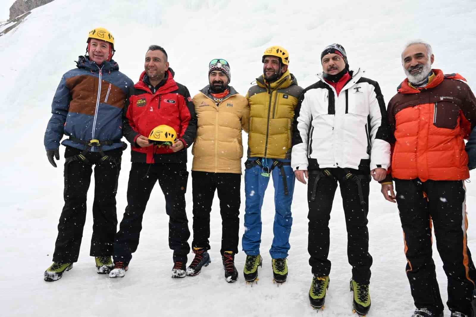 Vali Çiftçi, yapay buz duvarına tırmandı
