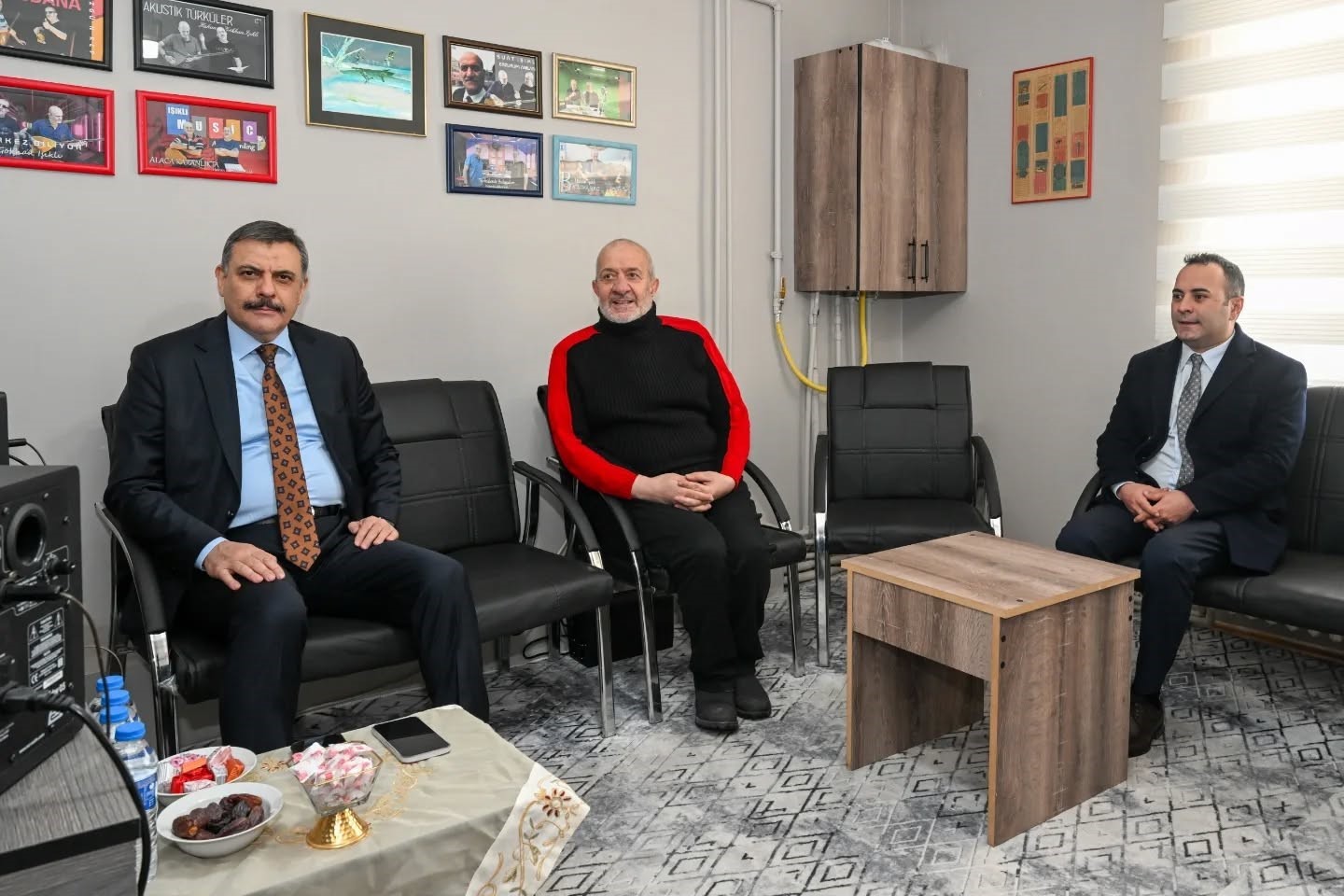 Vali Çiftçi’den "Dua" filmi yönetmenine ziyaret
