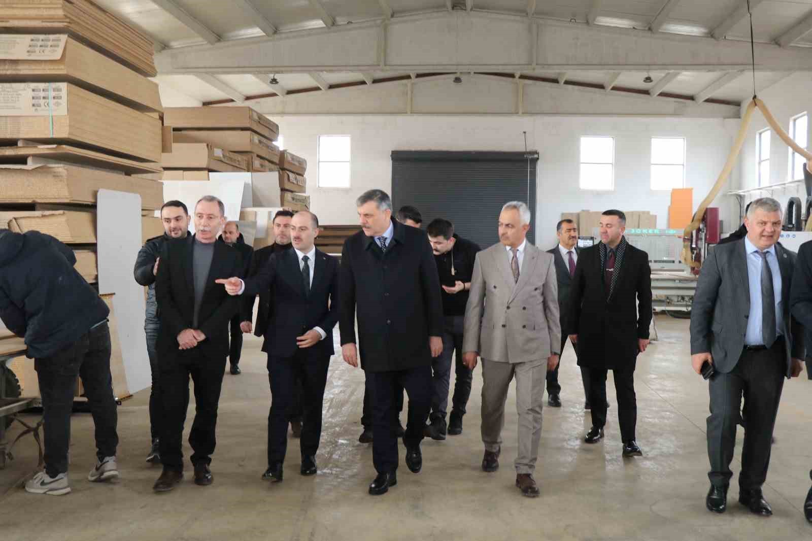 Vali Çiftçi’den Oltu çıkarması
