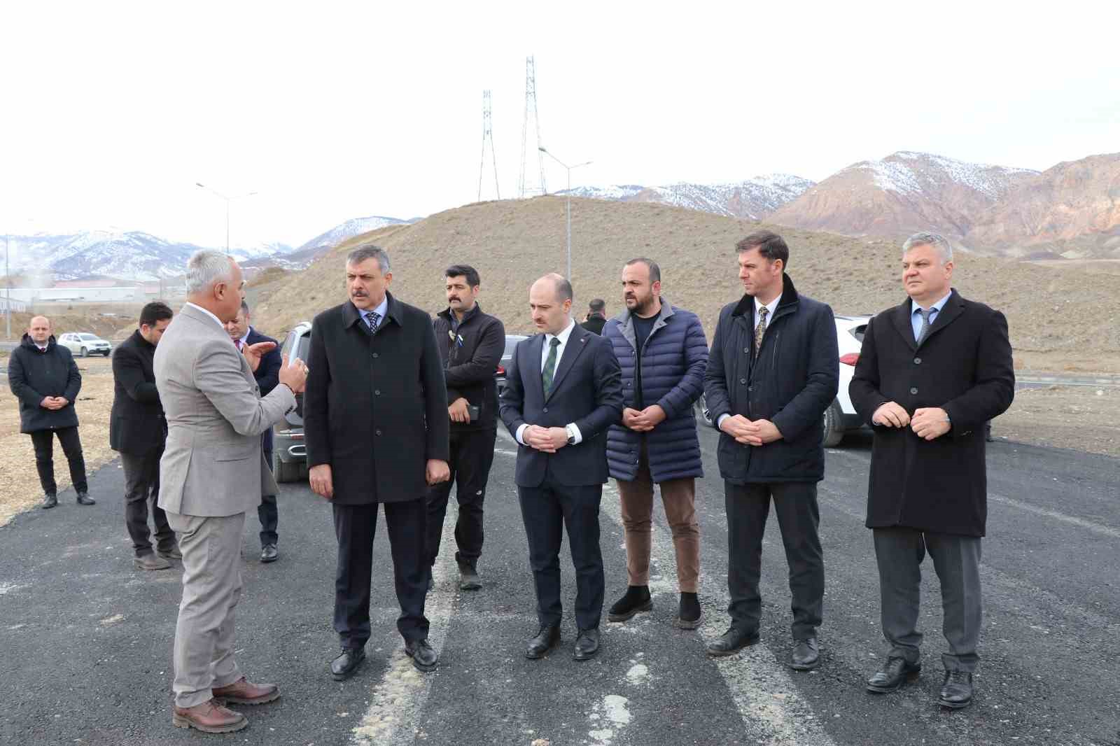 Vali Çiftçi’den Oltu çıkarması
