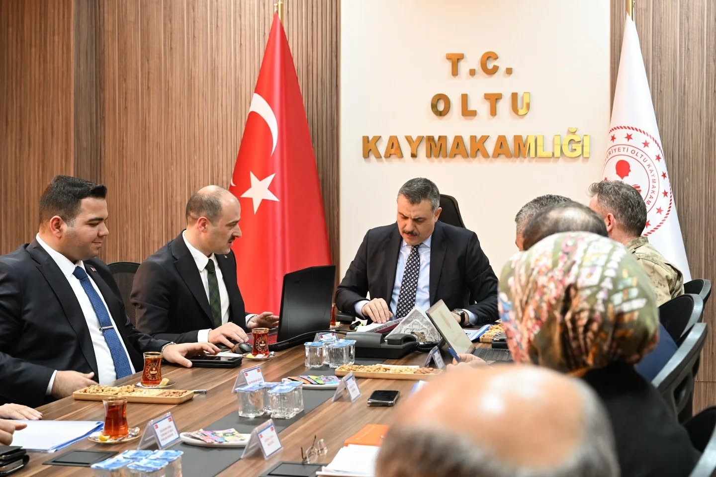 Vali Çiftçi’den Oltu çıkarması
