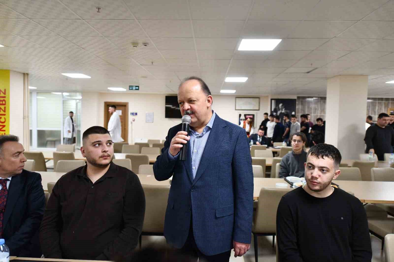 Vali Dallı, üniversite öğrencileriyle iftar sofrasında buluştu
