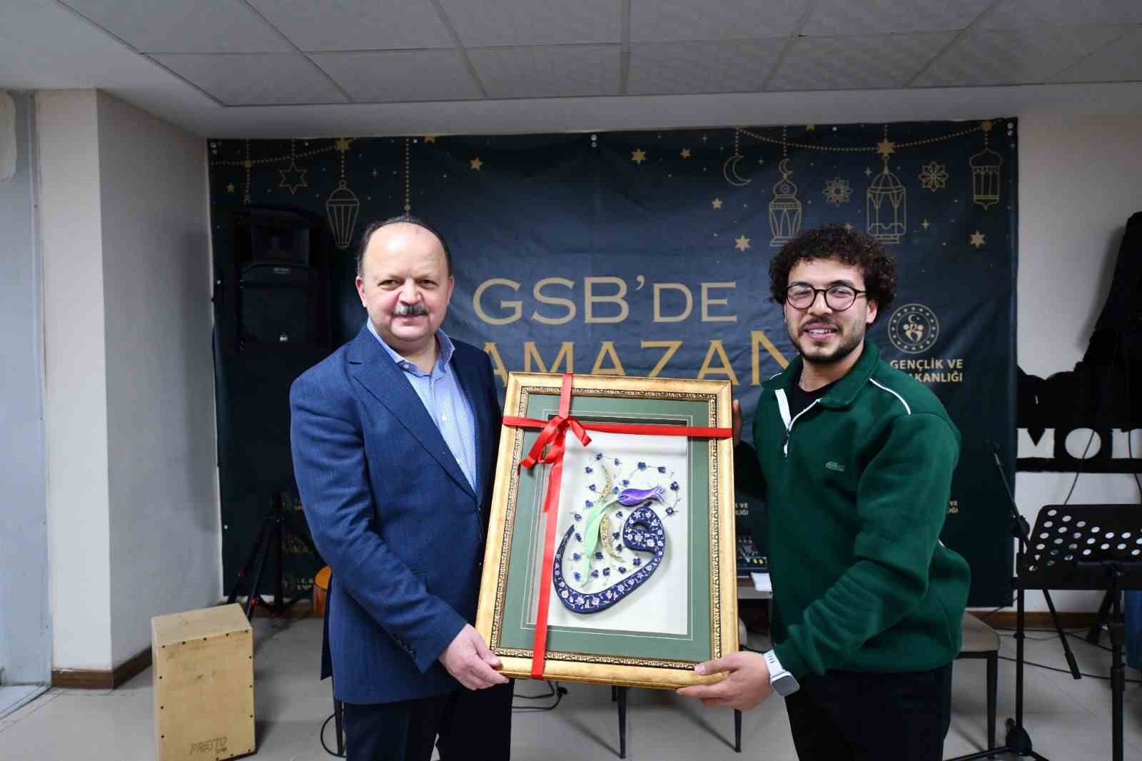 Vali Dallı, üniversite öğrencileriyle iftar sofrasında buluştu
