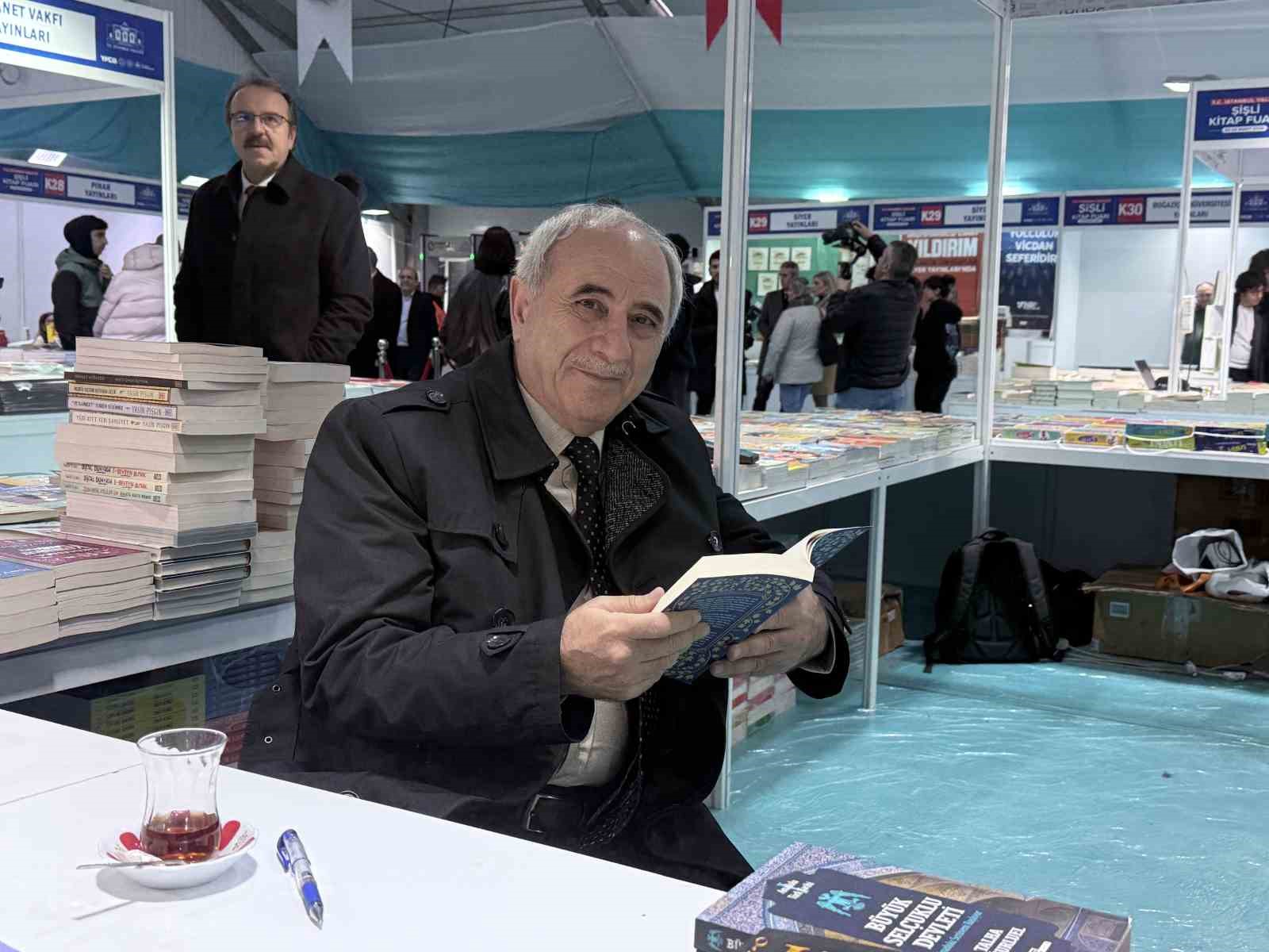 Vali Davut Gül:’’Kitap okuma projesi ile okullarımızdaki kitap sayısını 6 buçuk milyondan 13 milyona çıkardık’’
