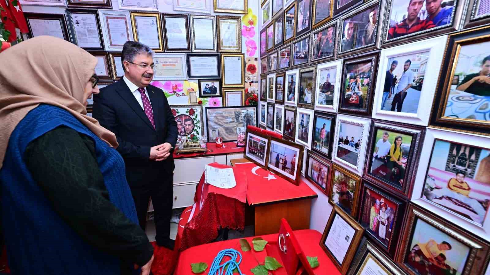 Vali Dr. Erdinç Yılmaz şehit ailesine taziye ziyaretinde bulundu
