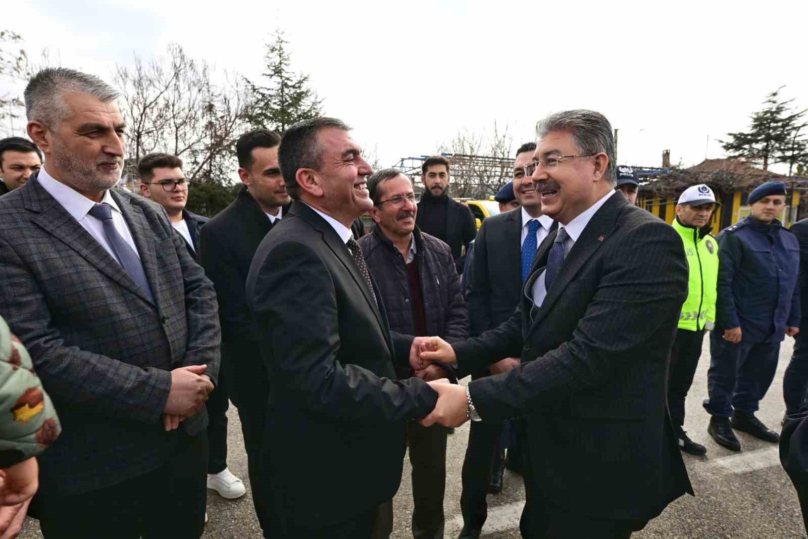 Vali Dr. Erdinç Yılmaz Sivrihisar’da coşkuyla karşılandı
