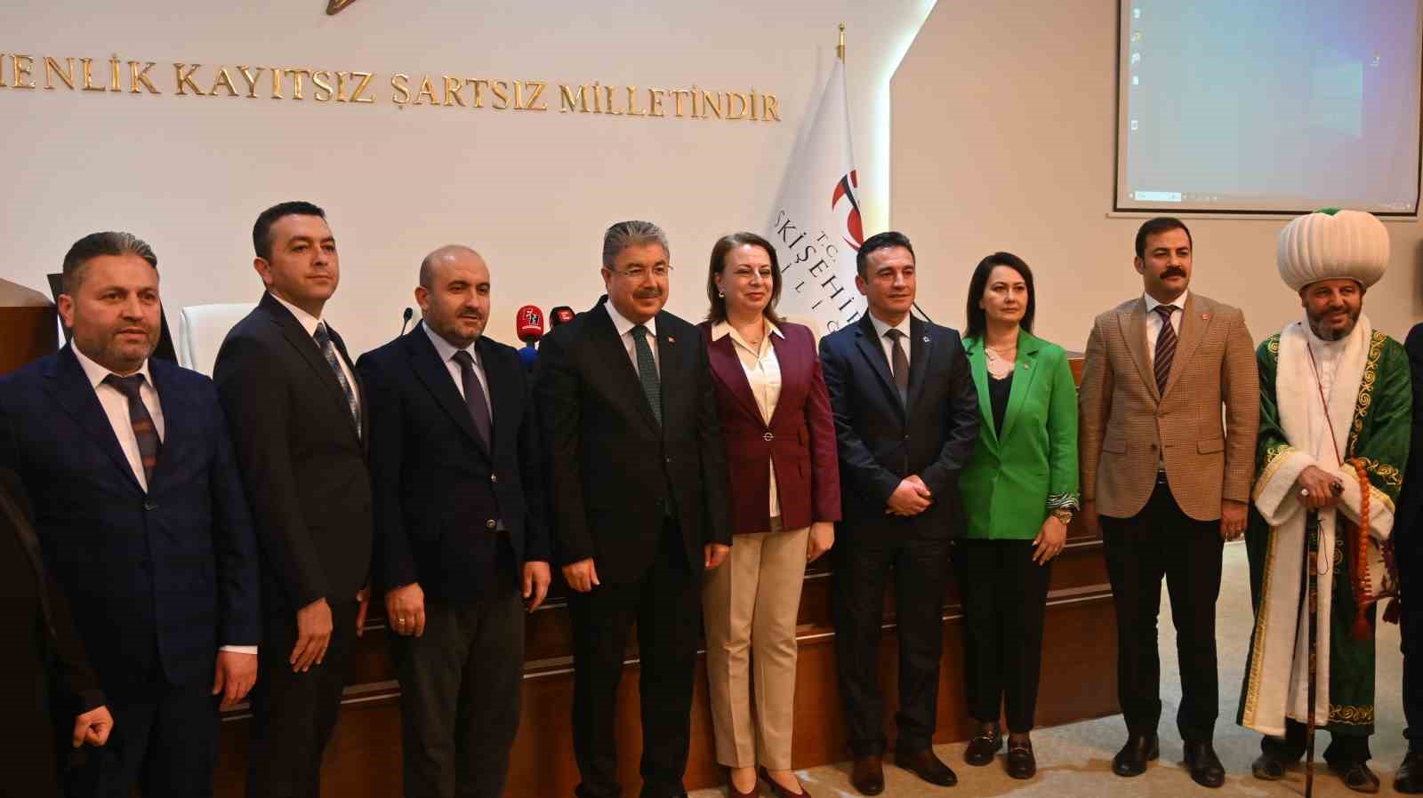 Vali Dr. Erdinç Yılmaz’a ’Sivrihisar Fahri Hemşehrilik Beratı’ takdim edildi
