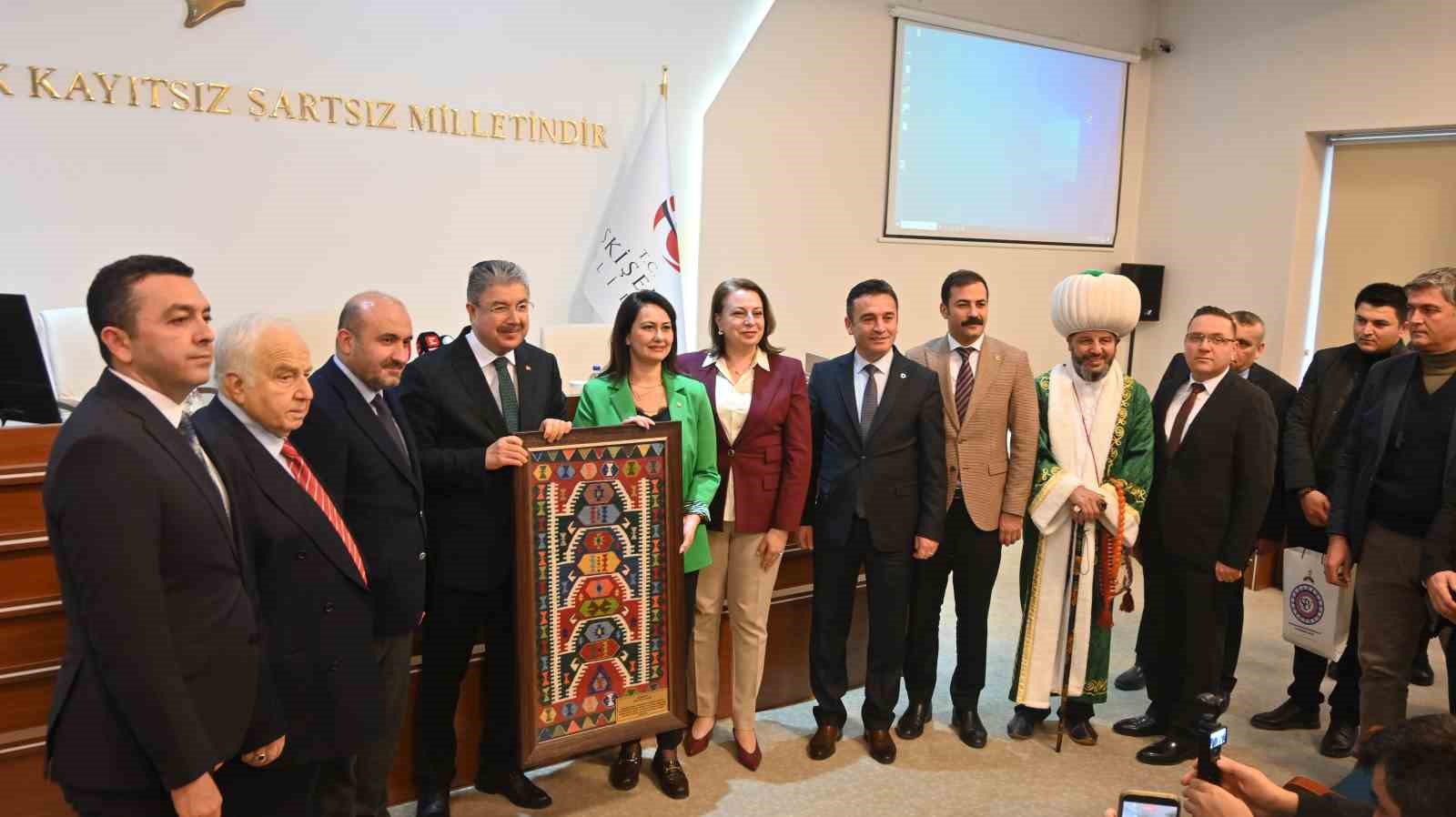 Vali Dr. Erdinç Yılmaz’a ’Sivrihisar Fahri Hemşehrilik Beratı’ takdim edildi
