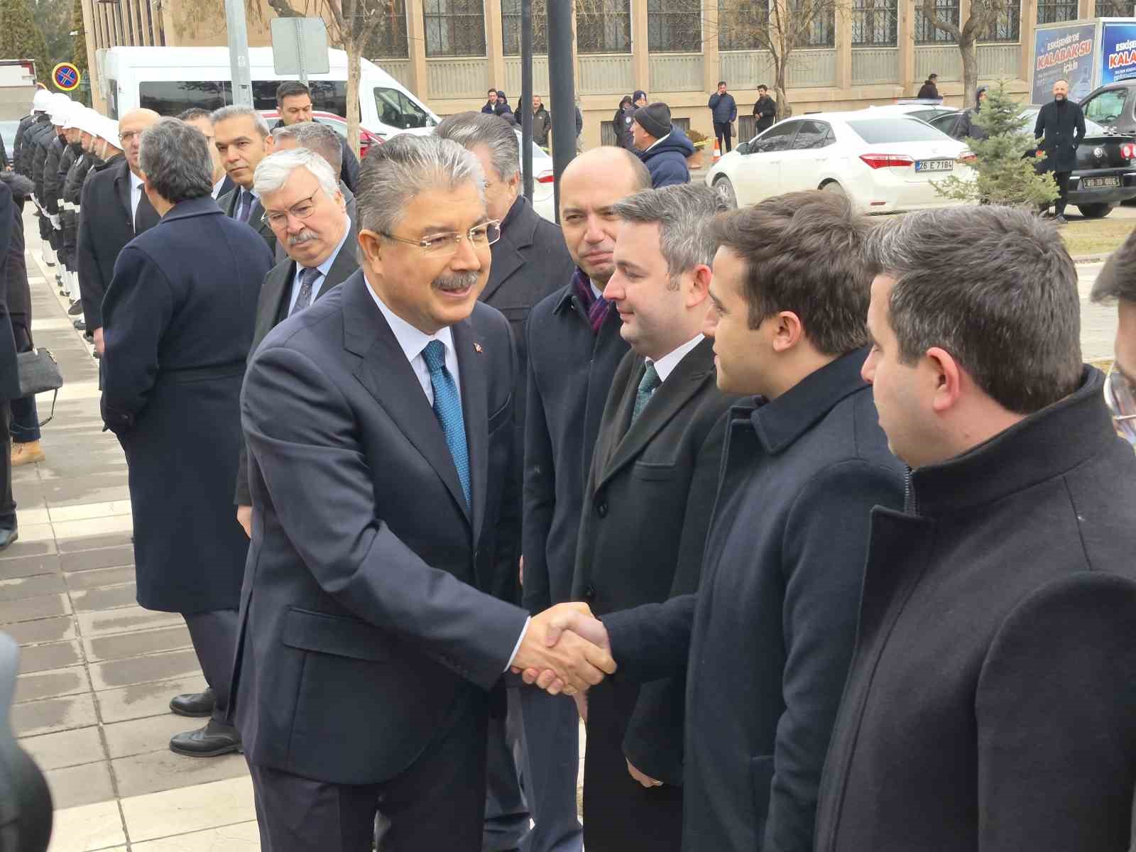 Vali Dr. Erdinç Yılmaz’ın ilk mesajı Eskişehir’e hizmet oldu
