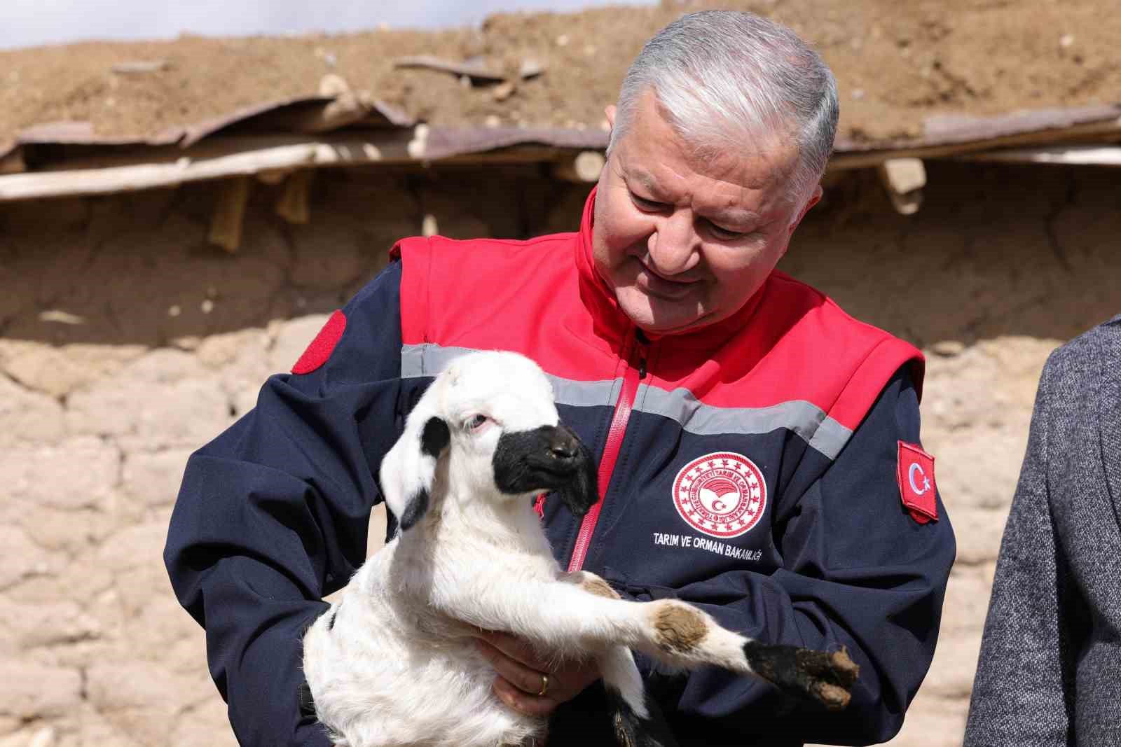 Vali Duru: "1,5 milyarlık finansmanla 125 bin küçükbaş hayvan alımı yapılacak"
