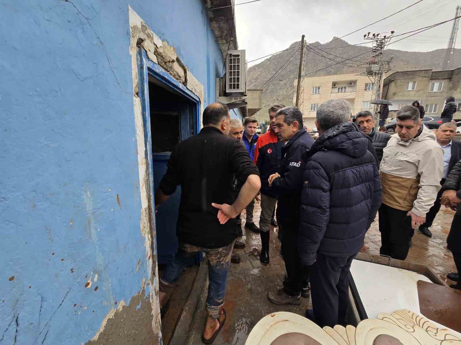 Vali Ekici Kasrik’te: "Devlet tüm imkanlarıyla sahada"
