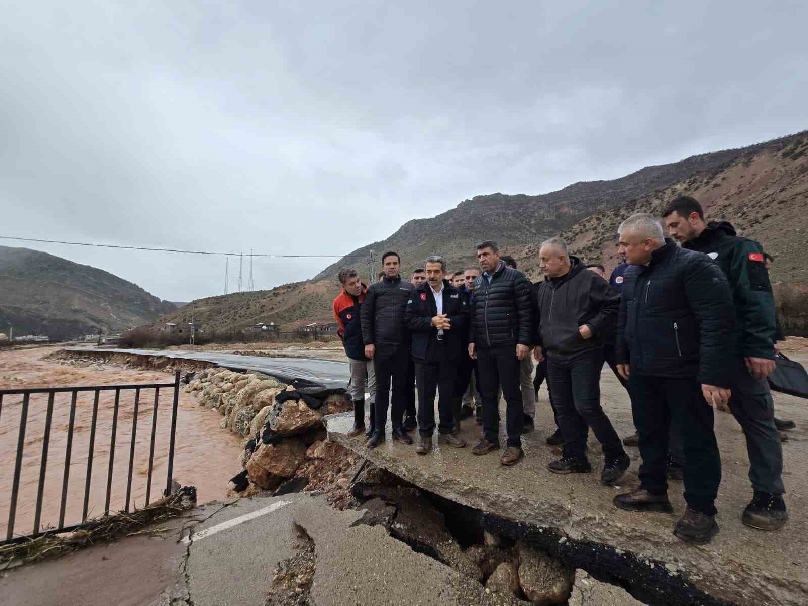 Vali Ekici Kasrik’te: "Devlet tüm imkanlarıyla sahada"
