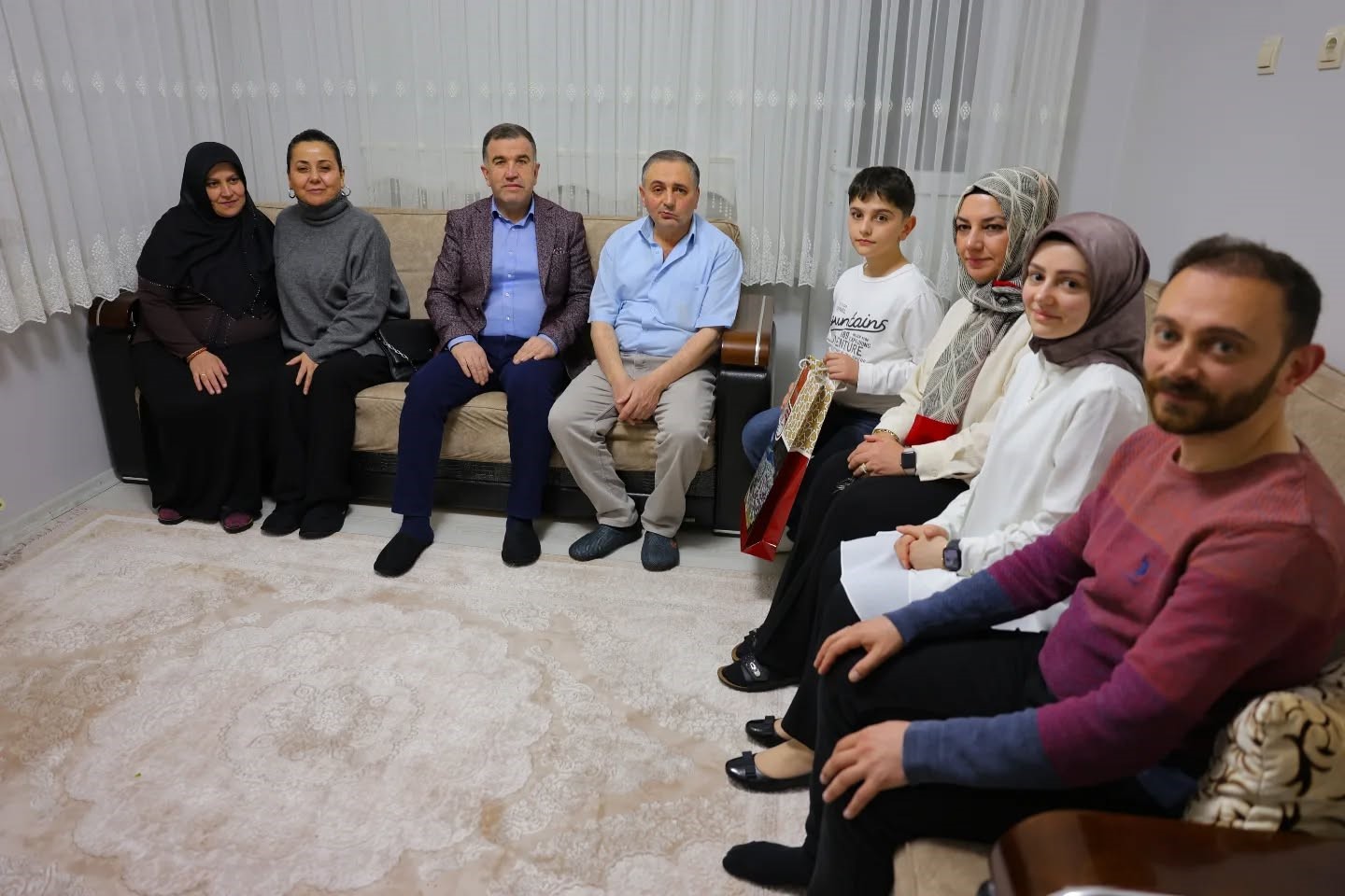 Vali Eldivan, gazi ailesinin iftar sofrasına konuk oldu
