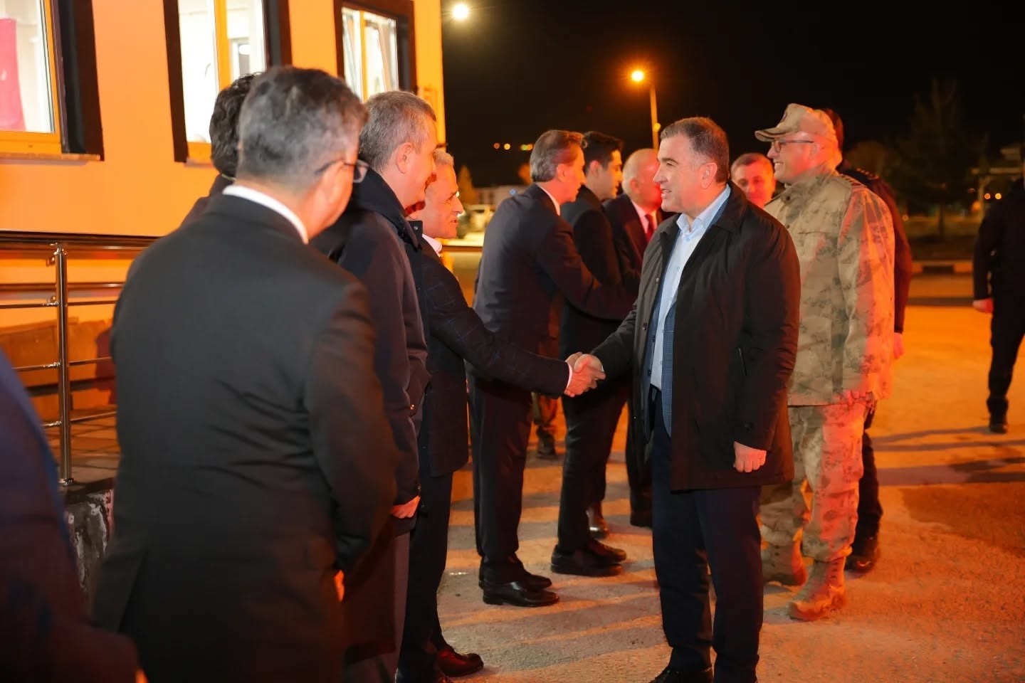 Vali Eldivan karayolları personeliyle buluştu
