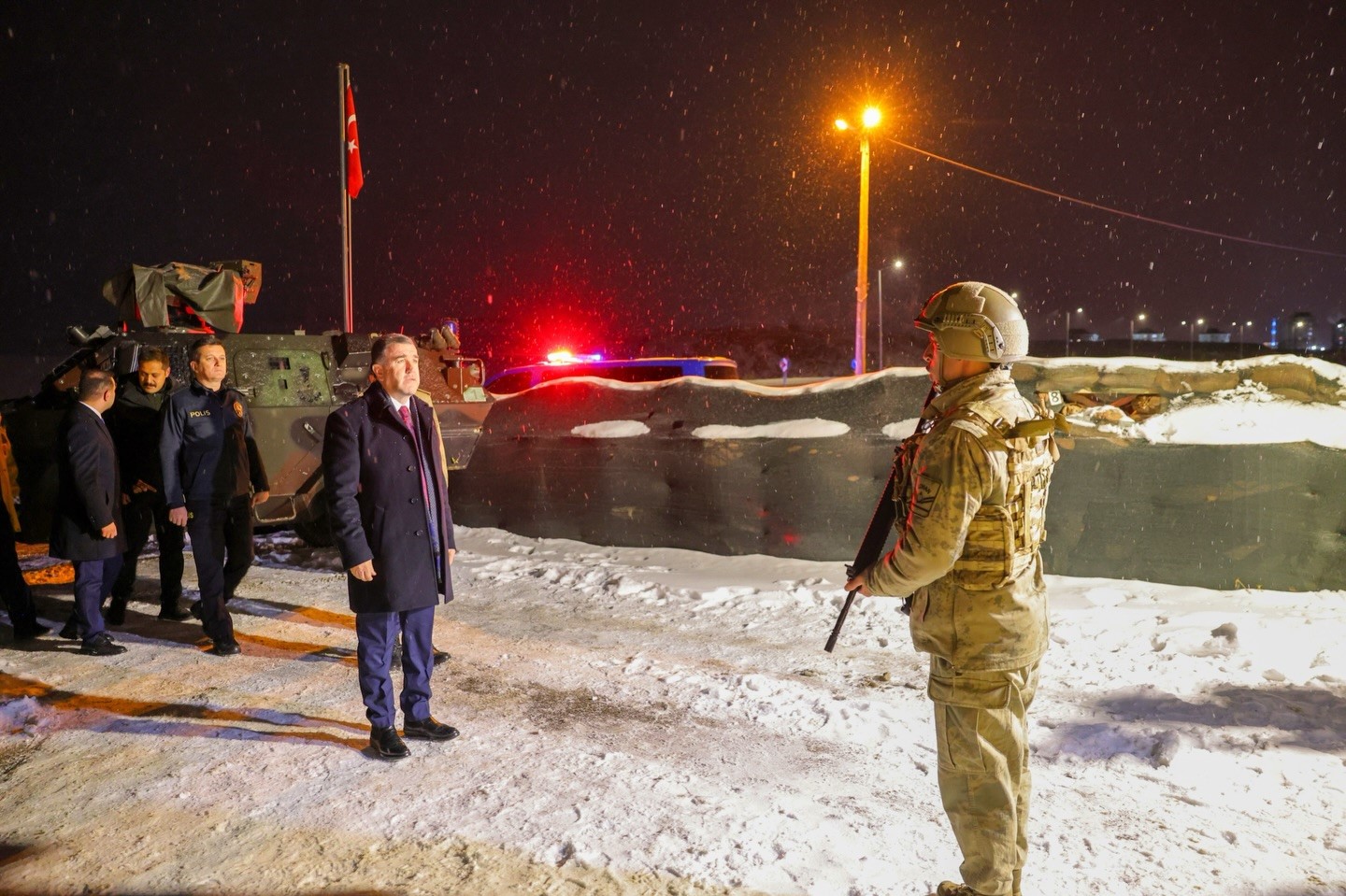 Vali Eldivan’dan emniyet güçlerine moral ziyareti
