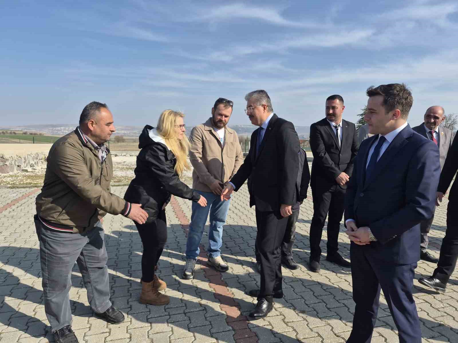 Vali Erdinç Yılmaz Seyitgazi’de tarihi mekanları yerinde inceledi
