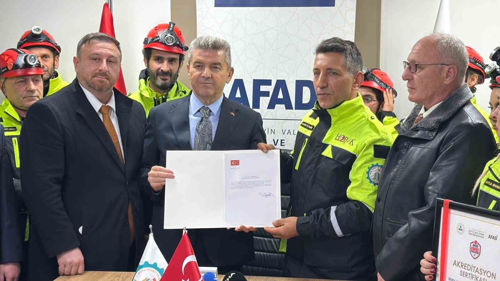 Vali Ergün: "Arama kurtarma çalışmaları durmadı, çığ riski sebebiyle ara verildi"
Vali Ergün: "Arama kurtarma çalışmaları durmadı, çığ riski sebebiyle ara verildi"