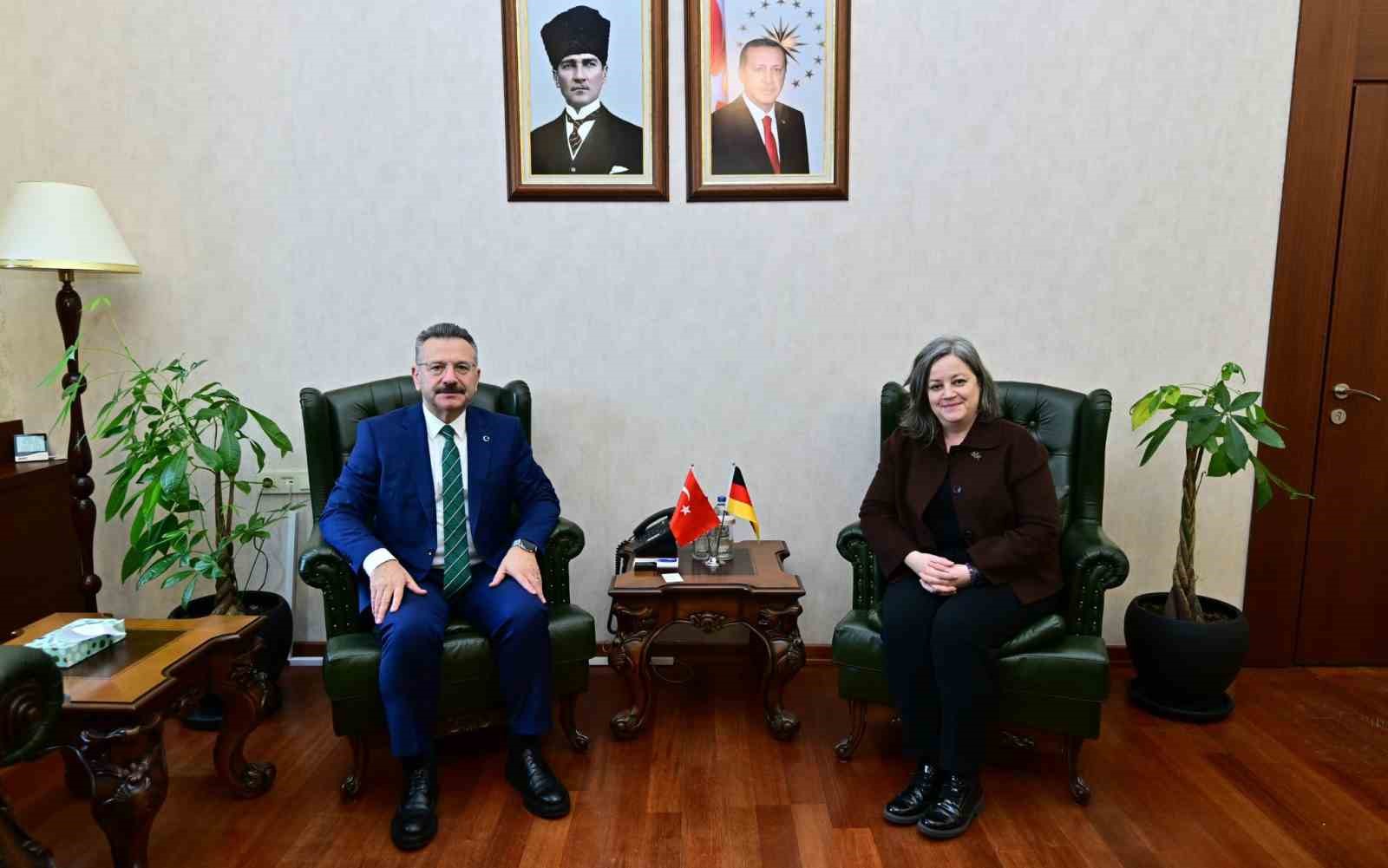 Vali Hüseyin Aksoy, Almanya Başkonsolosu Dr. Regine Grienberger’i makamında kabul etti
