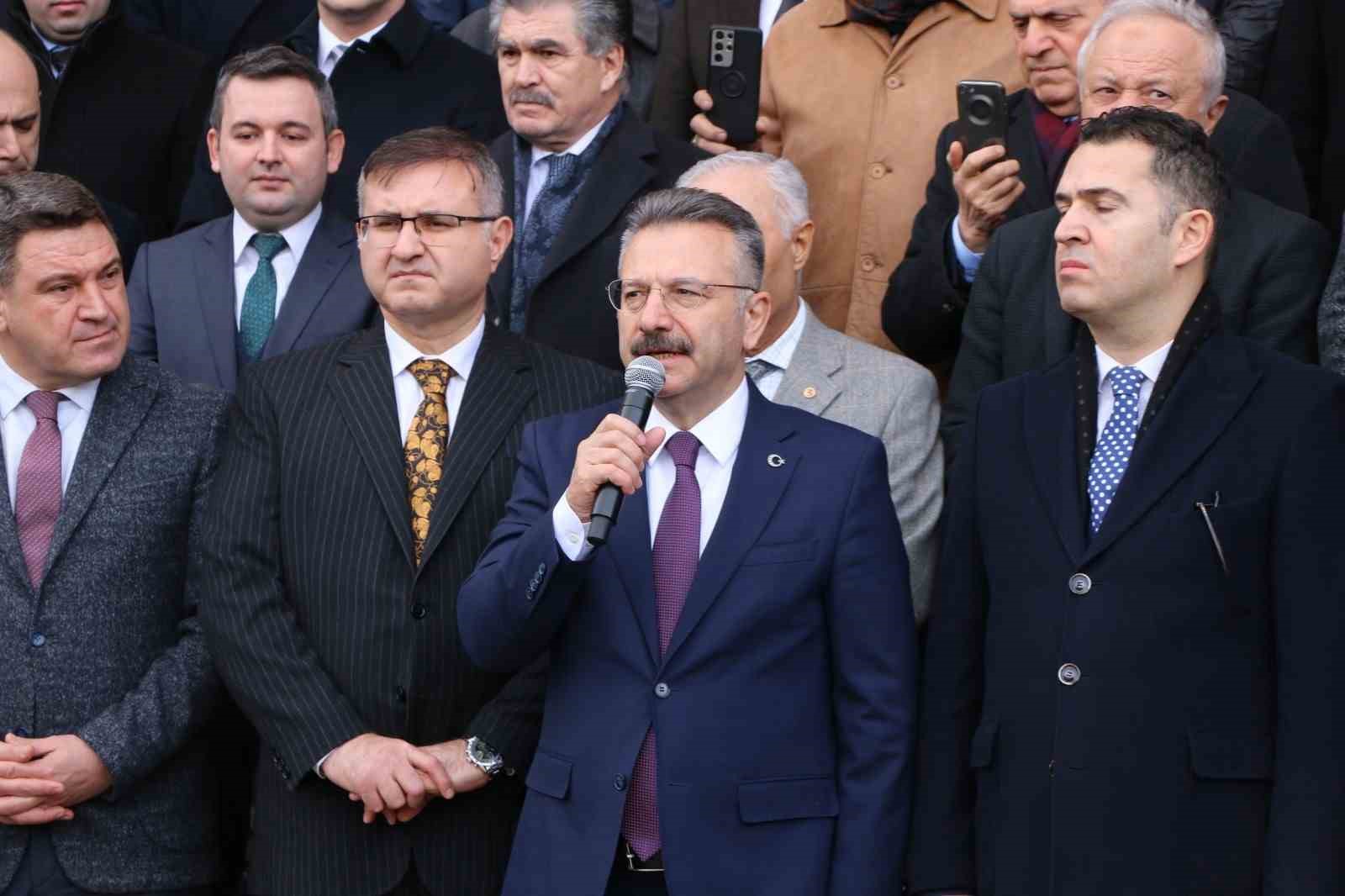 Vali Hüseyin Aksoy, görev süresinin dolmasıyla valilik makamından ayrıldı
