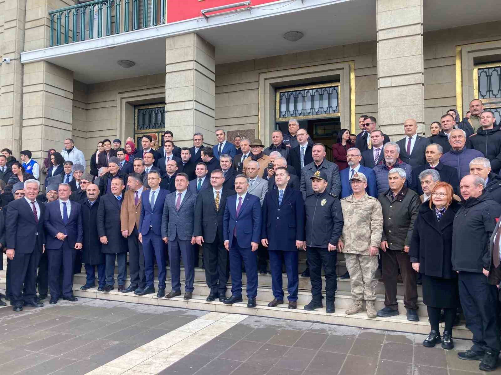 Vali Hüseyin Aksoy, görev süresinin dolmasıyla valilik makamından ayrıldı
