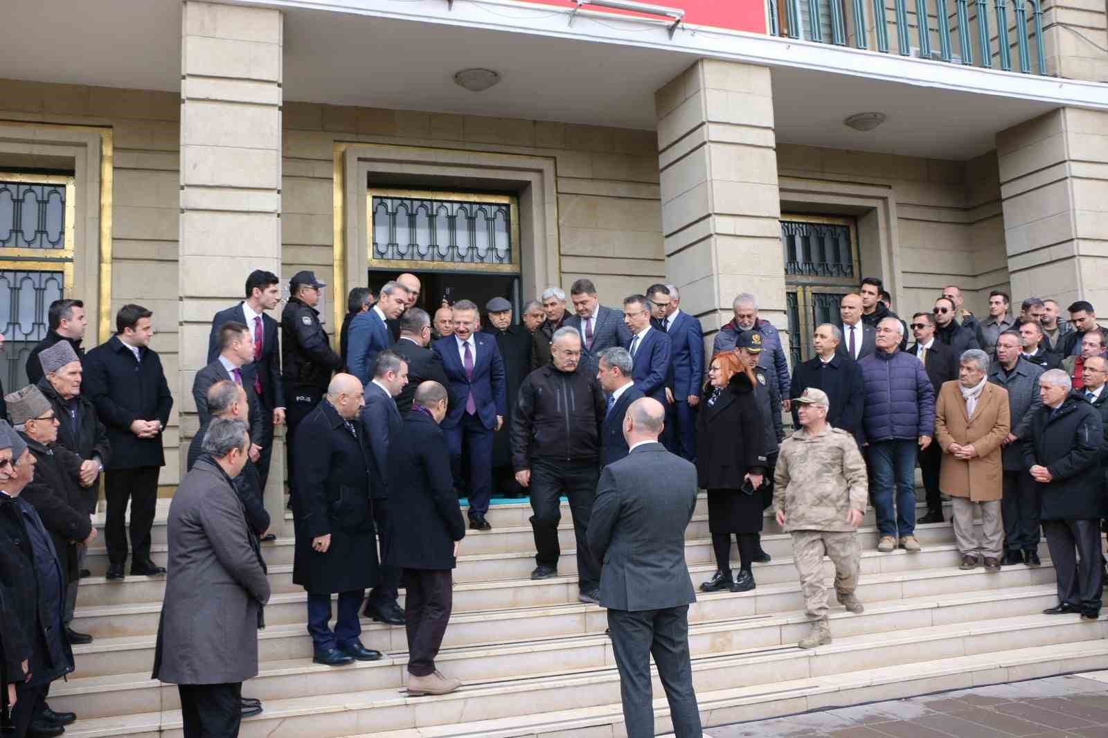 Vali Hüseyin Aksoy, görev süresinin dolmasıyla valilik makamından ayrıldı
