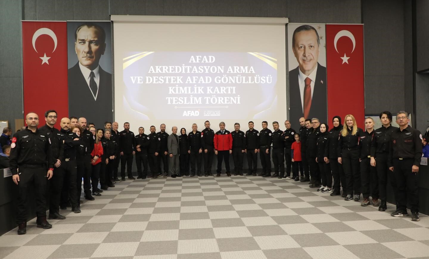 Vali Işın: "Depreme karşı en önemli husus, önceden tedbir almaktır"
