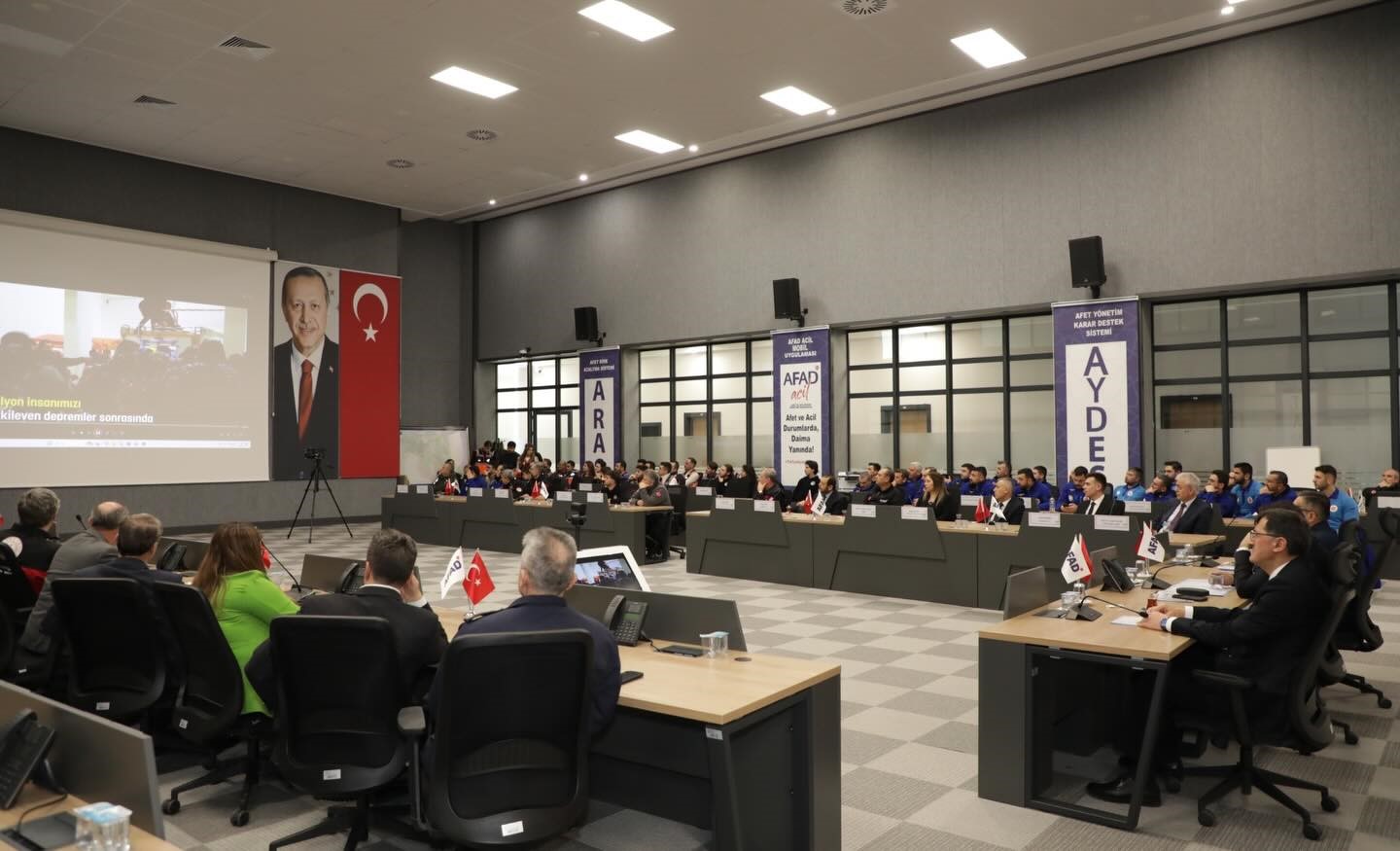 Vali Işın: "Depreme karşı en önemli husus, önceden tedbir almaktır"
