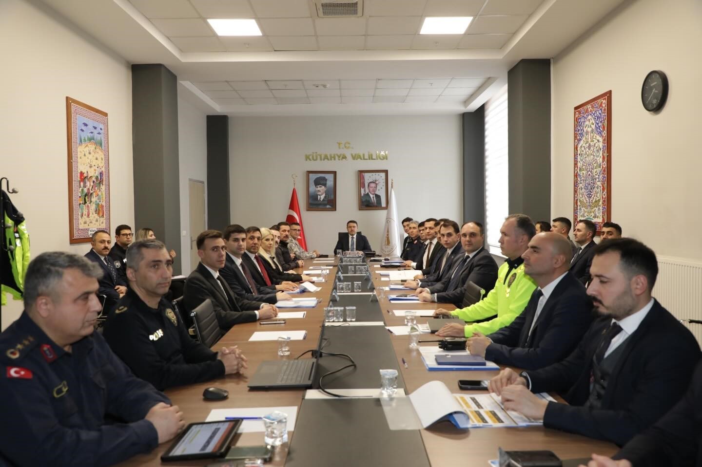 Vali Işın: "Vatandaşlarımızın huzur ve güvenliği devletin öncelikli sorumlulukları arasındadır"
