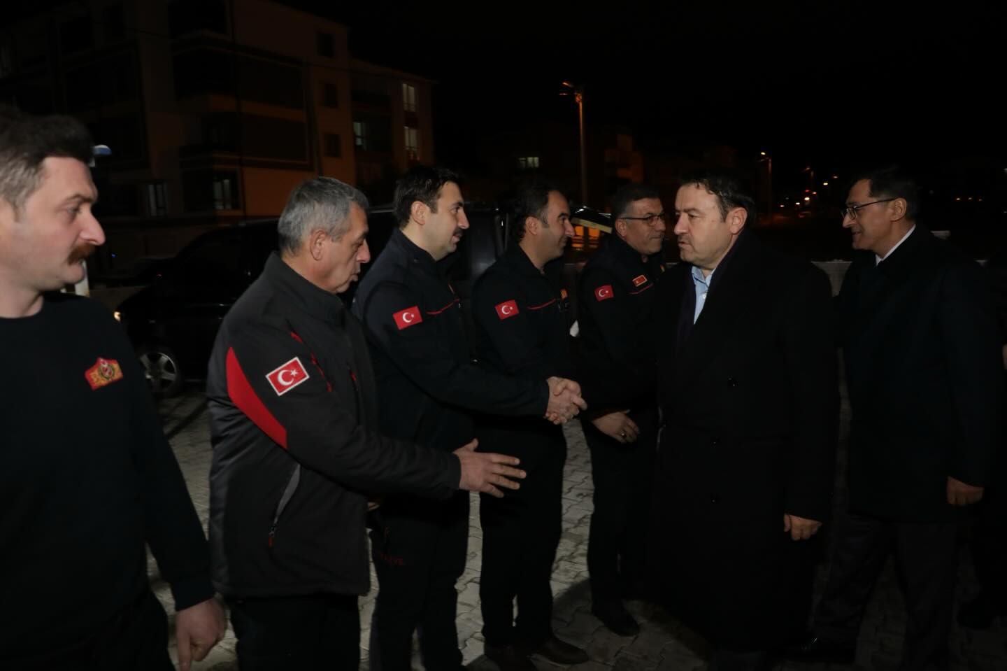 Vali Işın, yılbaşında görevleri başındaki kurum personelleriyle bir araya geldi
