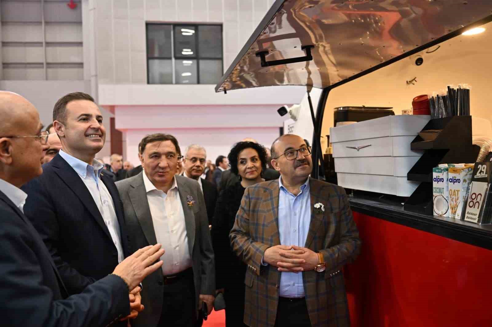 Vali İsmail Ustaoğlu, EMITT’te Balıkesir standına hayran kaldı
