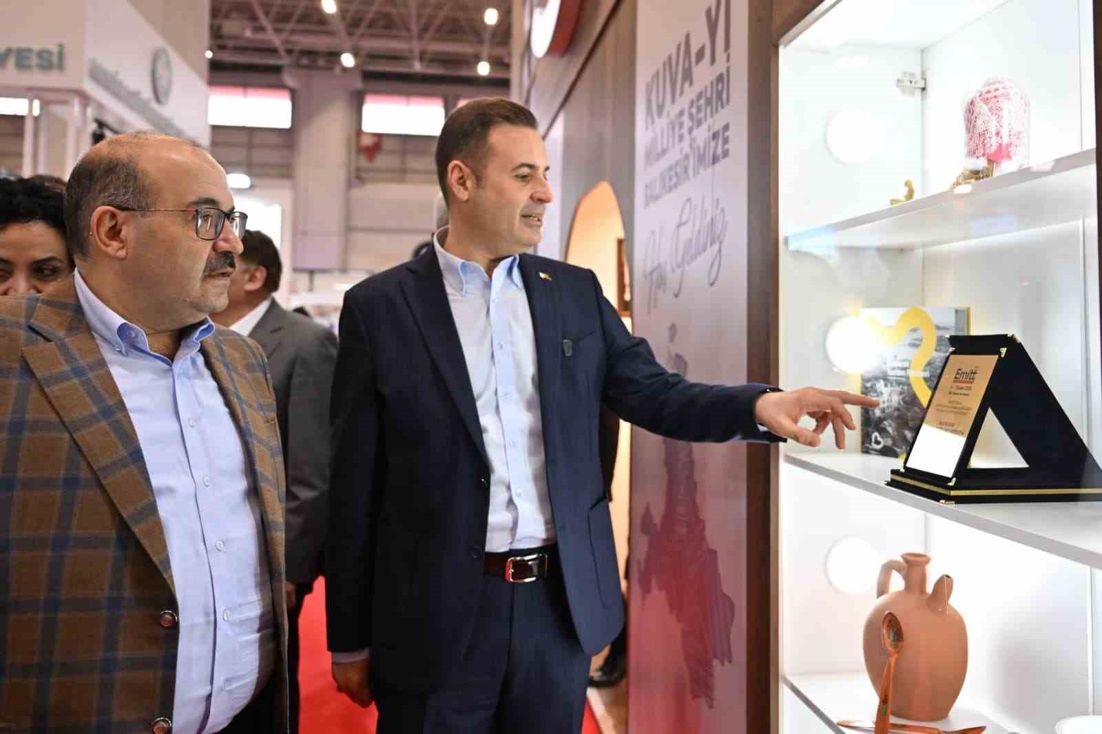 Vali İsmail Ustaoğlu, EMITT’te Balıkesir standına hayran kaldı
