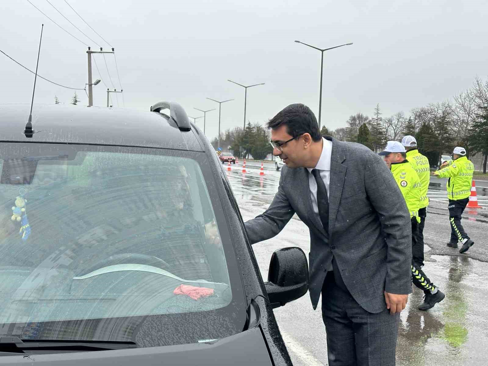 Vali Kartal uygulama noktalarını ziyaret etti
