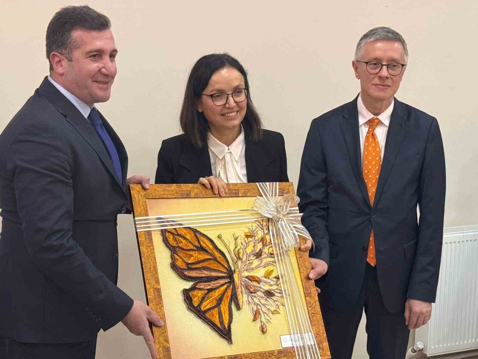 Vali Kaya’ya veda gecesi
