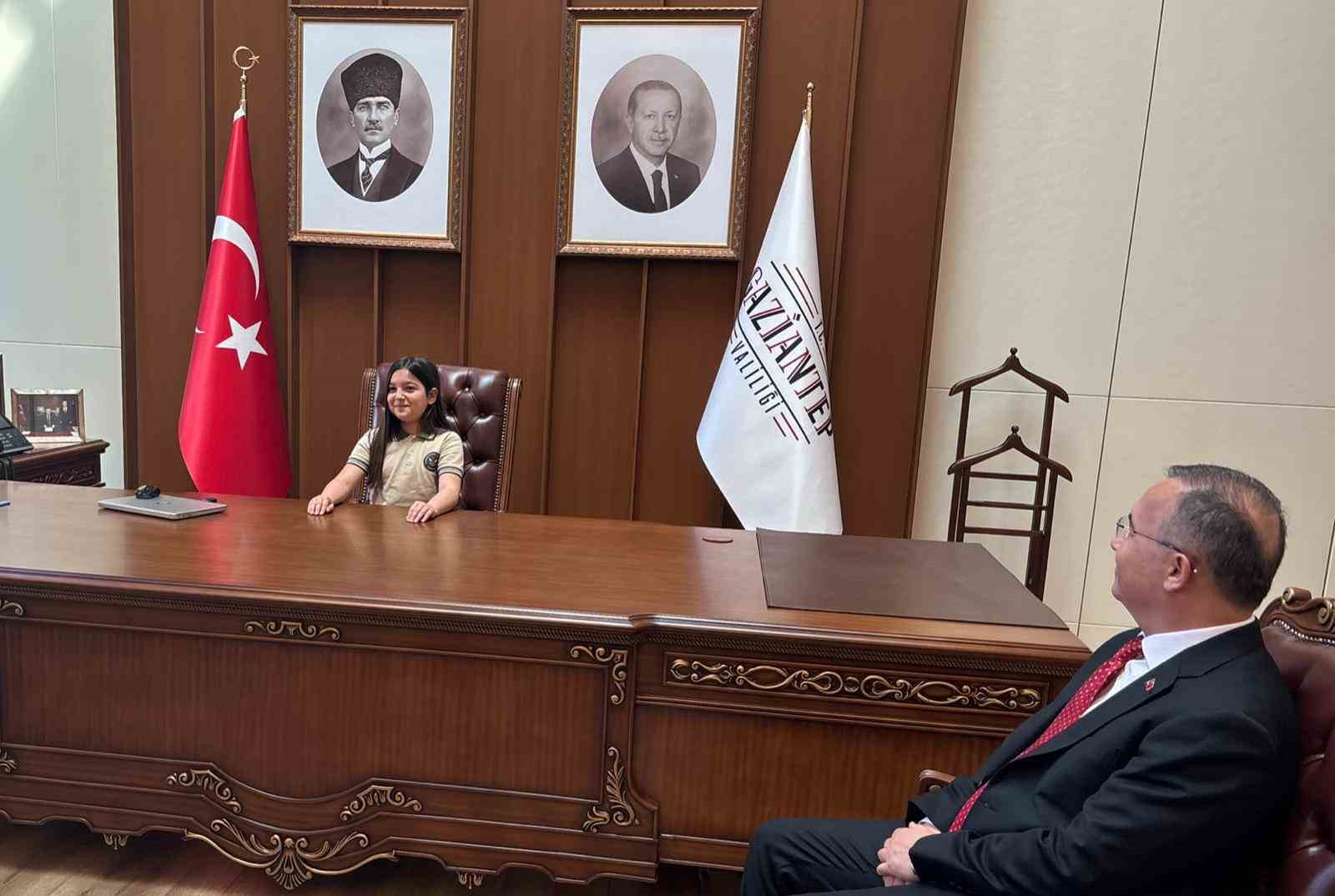 Vali Kemal Çeber, koltuğunu Eylül Lina Yıldız’a devretti
