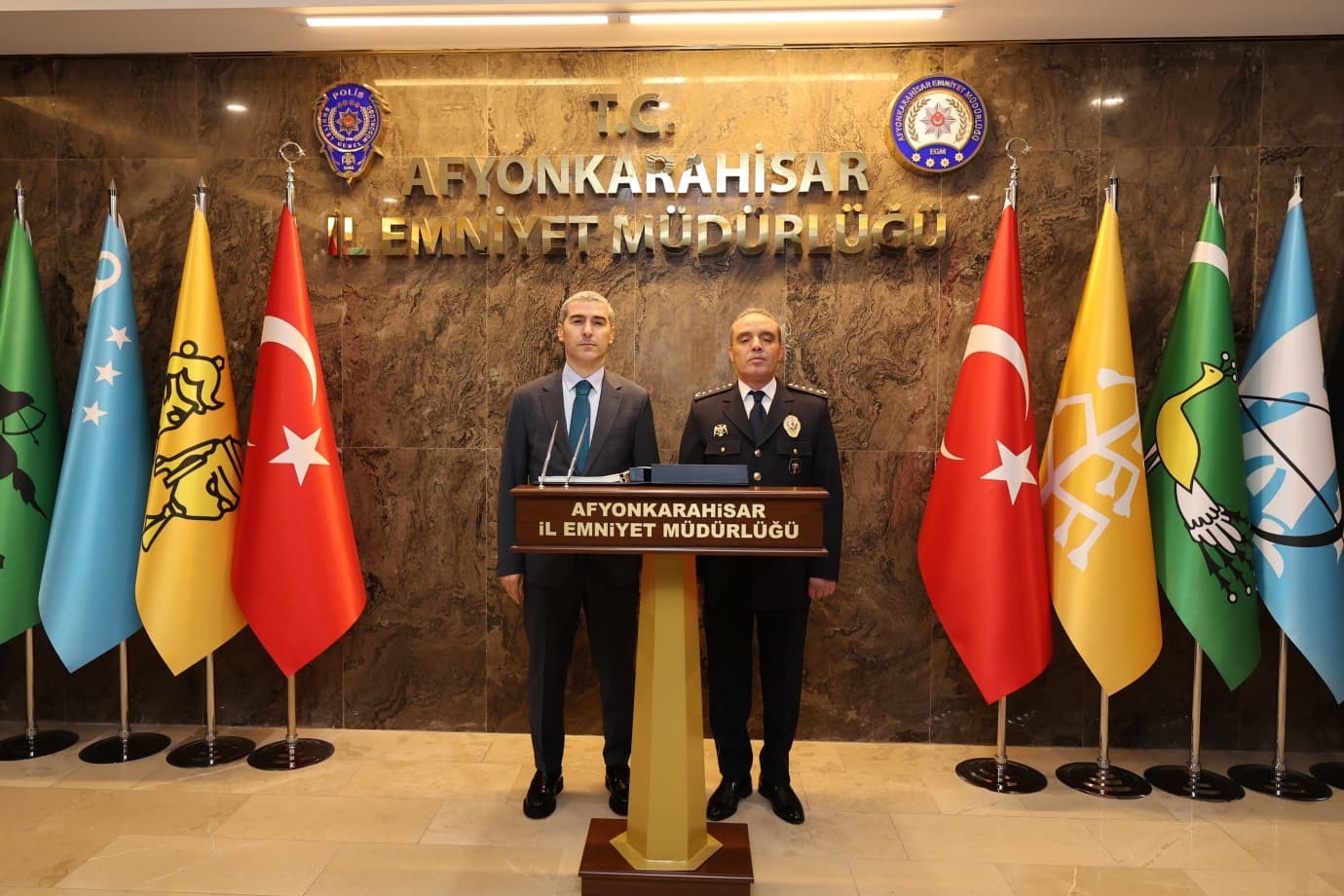 Vali, kentin asayiş durumuyla ilgili brifing aldı
