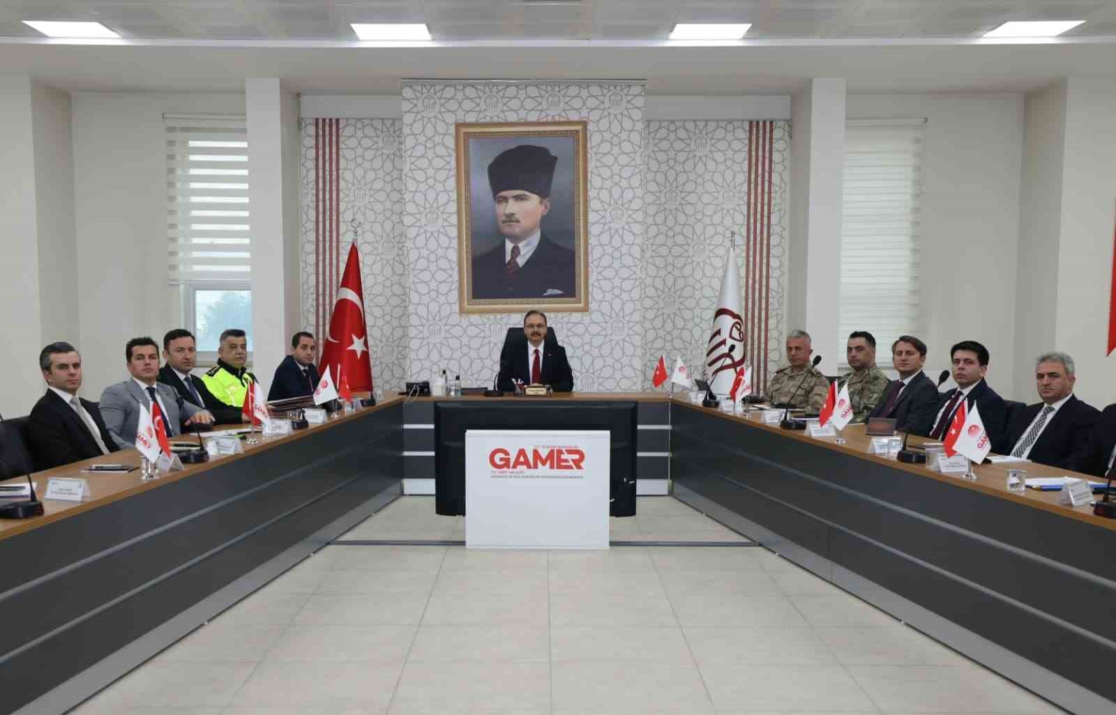 Vali Kızılkaya: "Bir önceki yılın ocak ayına kıyasla asayiş olaylarında yüzde 14 oranında azalma sağlanmıştır"
Vali Kızılkaya: "Bir önceki yılın ocak ayına kıyasla asayiş olaylarında yüzde 14 oranında azalma sağlanmıştır"