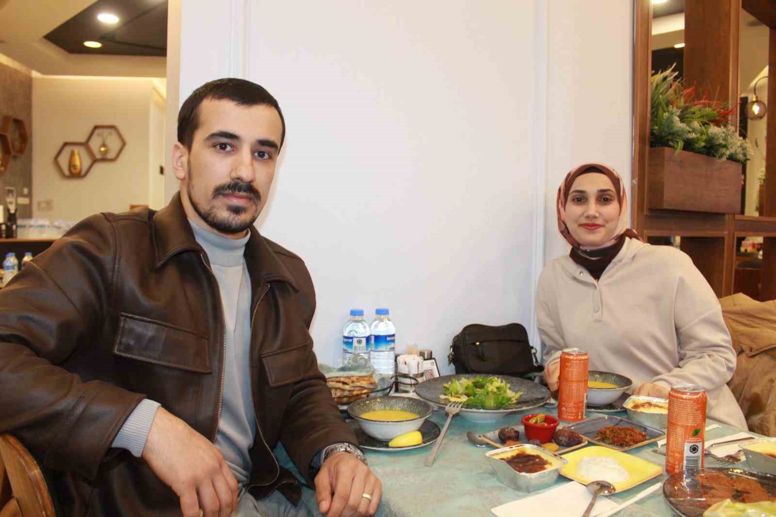 Vali Kızılkaya genç çiftlerle buluştu
Vali Kızılkaya genç çiftlerle buluştu