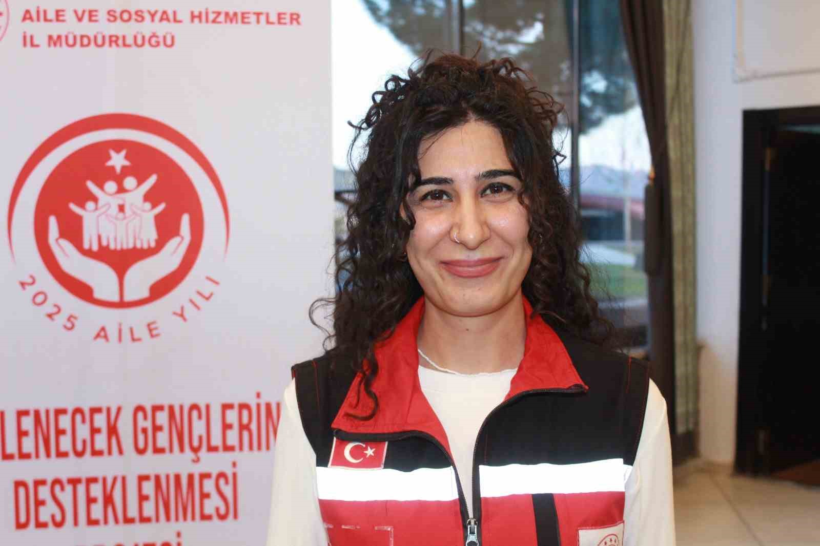 Vali Kızılkaya genç çiftlerle buluştu
Vali Kızılkaya genç çiftlerle buluştu