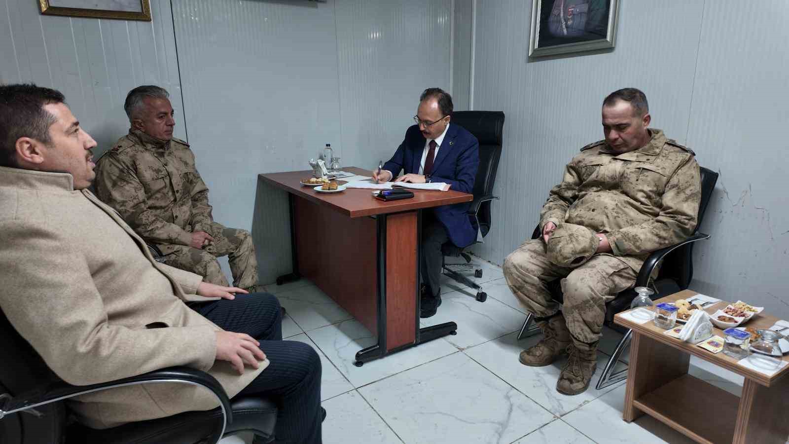 Vali Kızılkaya, yılbaşı mesaisinde denetimlerde bulundu
