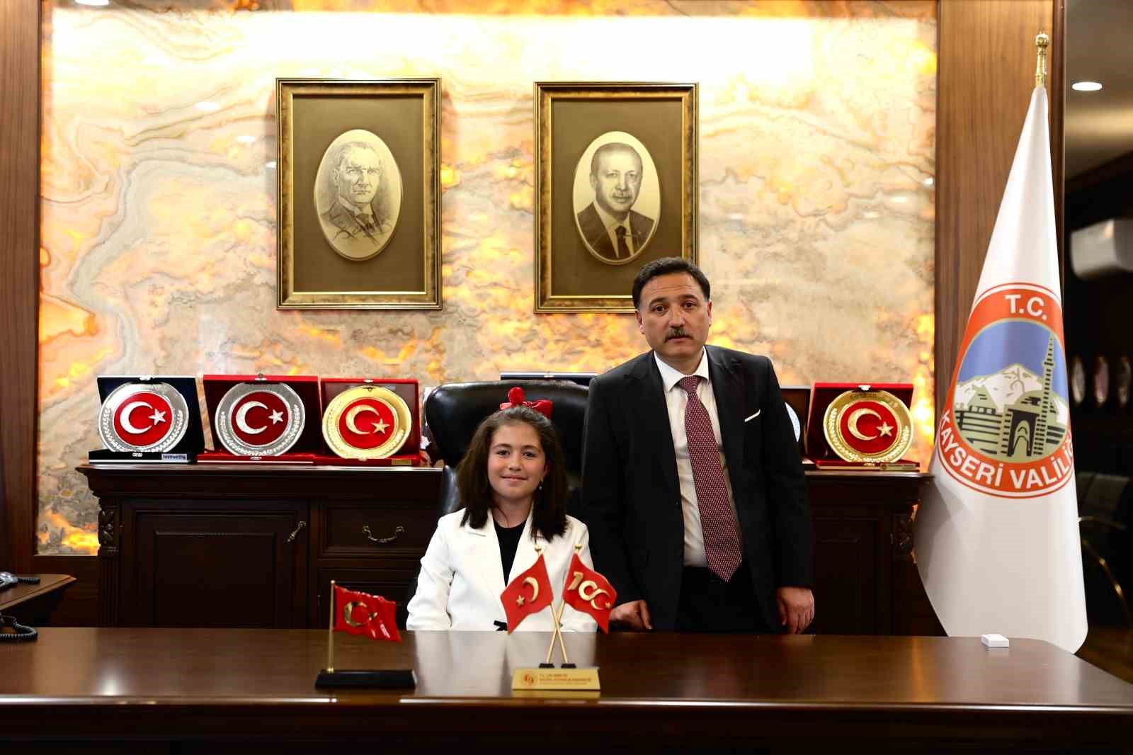 Vali koltuğuna oturan Zeynep’ten il emniyet müdürüne talimat: "Okulların çevresinde güvenliği artırın"
