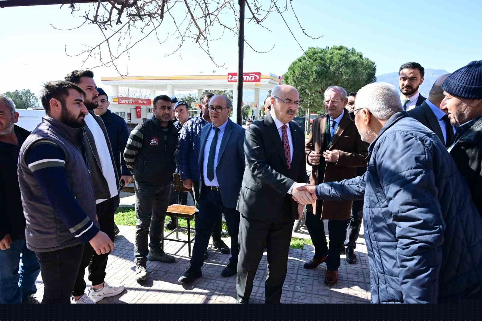 Vali Köşger, 5.1’lik depremin merkez üssü Buldan’da incelemelerde bulundu
