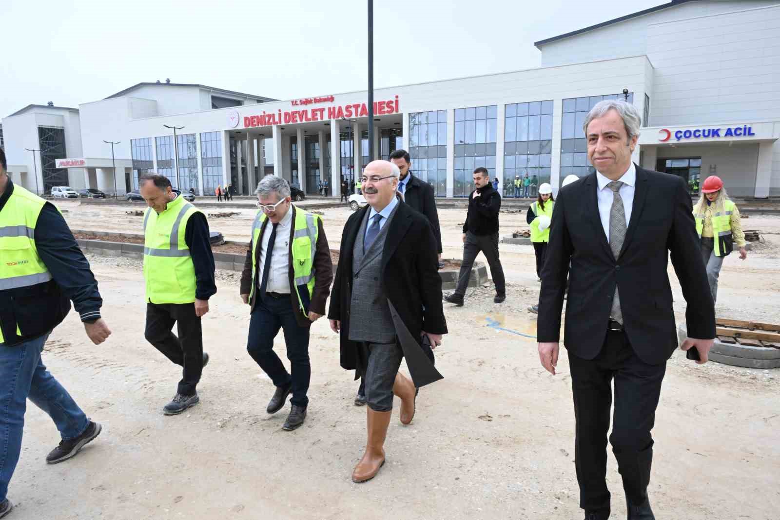 Vali Köşger, Denizli Acil Durum Hastanesi inşaatının son durumu hakkında bilgi aldı
