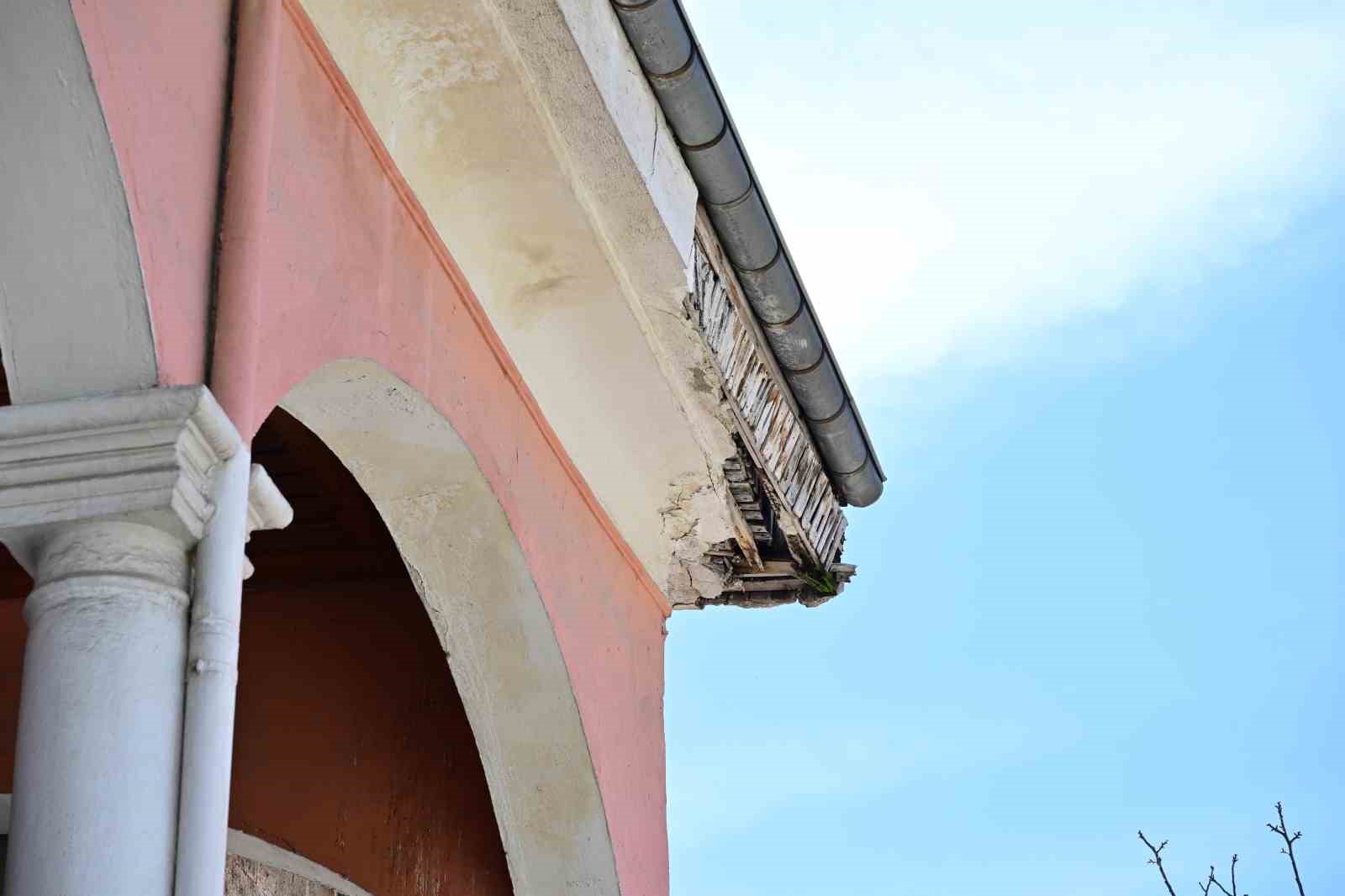 Vali Köşger, Kayalık Camisinde incelemelerde bulundu
